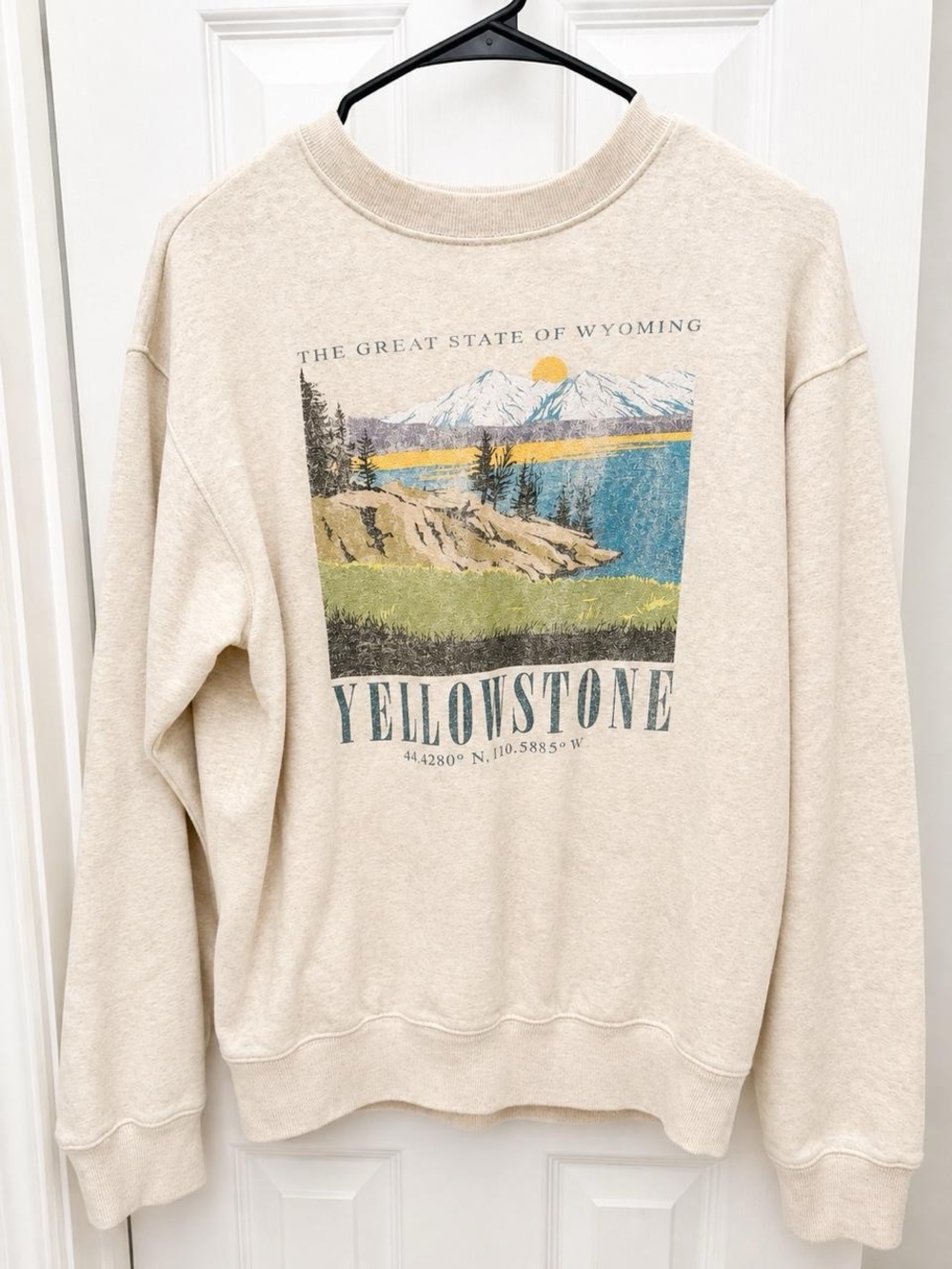 Aeropostale Cream Yellowstone Graphic Crewneck Sweatshirt